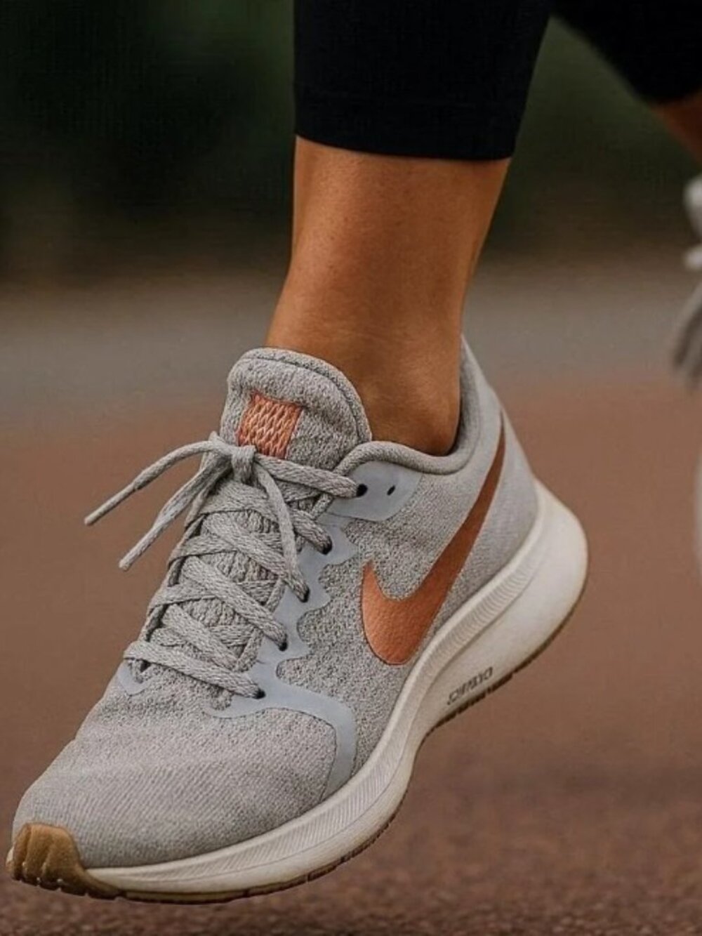 Nike Womens Wolf Gray BV1160-001 Running Sneakers - size 7